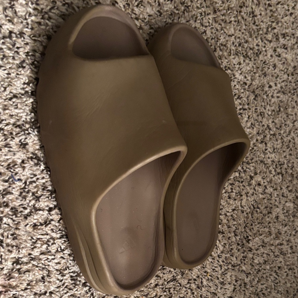 Yeezy Tan Slide Sandals
NO BOX
pls buy i js wan make some money